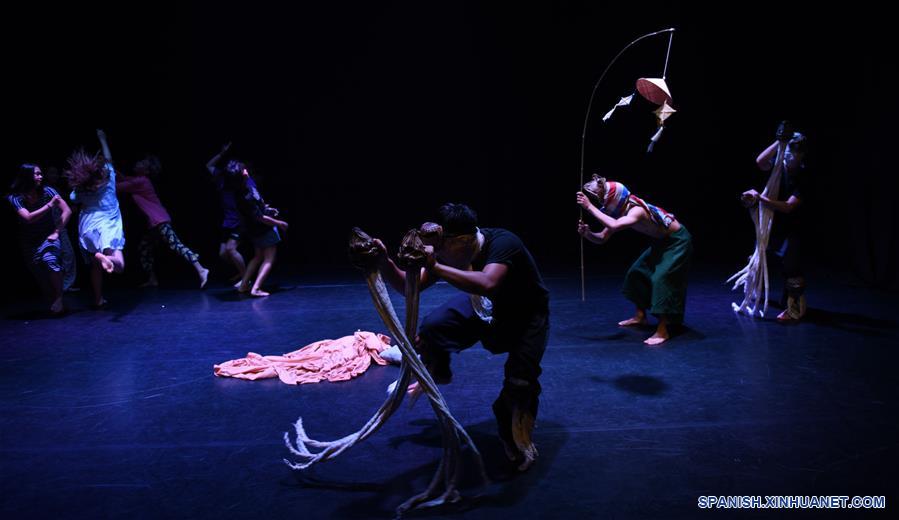 LAOS-VIENTIANE-DANZA TEATRAL CONTEMPORANEA