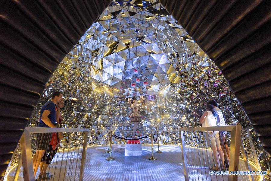 AUSTRIA-TIROL-MUNDOS DE CRISTAL SWAROVSKI