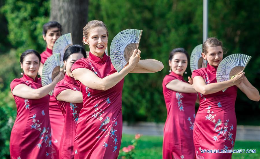 AUSTRIA-VIENA-EXPOSICION DEL CHEONGSAM CHINO