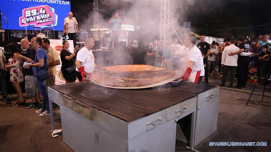 SERBIA-LESKOVAC-FESTIVAL-HAMBURGUESA MAS GRANDE