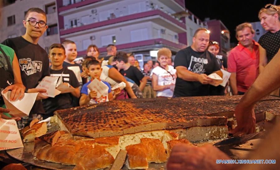 SERBIA-LESKOVAC-FESTIVAL-HAMBURGUESA MAS GRANDE