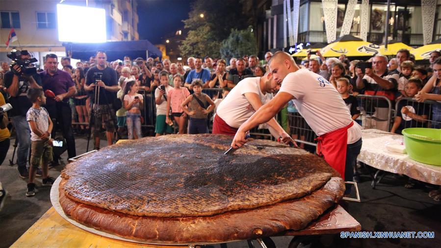 SERBIA-LESKOVAC-FESTIVAL-HAMBURGUESA MAS GRANDE