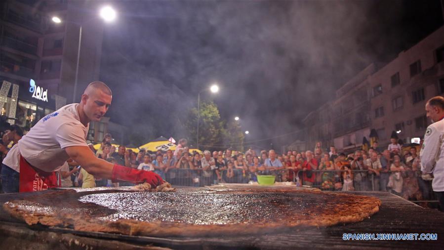 SERBIA-LESKOVAC-FESTIVAL-HAMBURGUESA MAS GRANDE