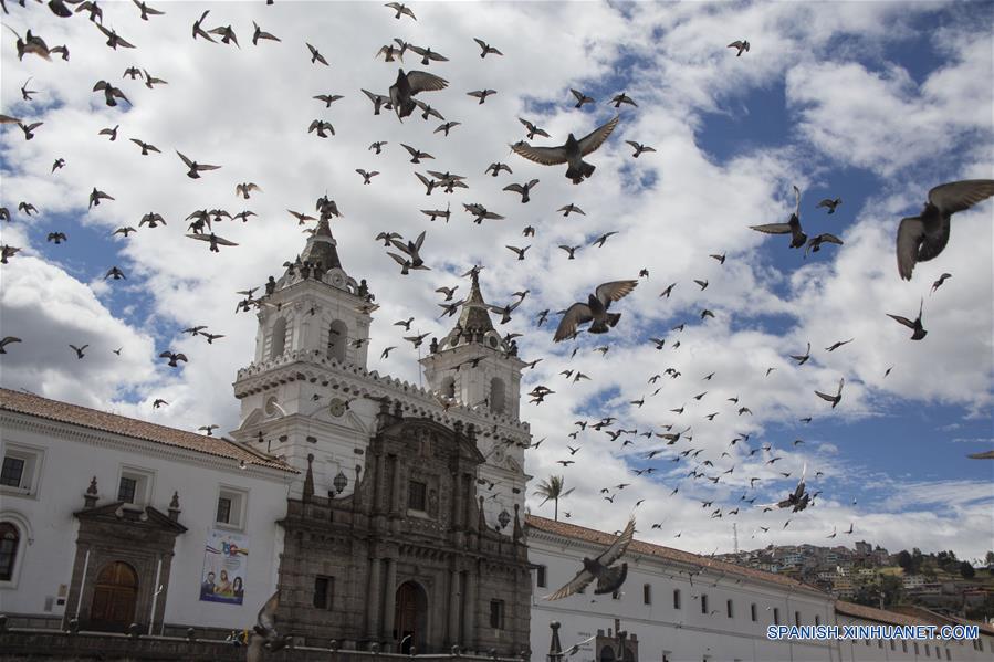 ECUADOR-QUITO-IGLESIA