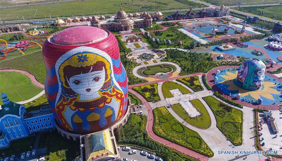 CHINA-MANZHOULI-PLAZA-MUÑECAS MATRYOSHKA 