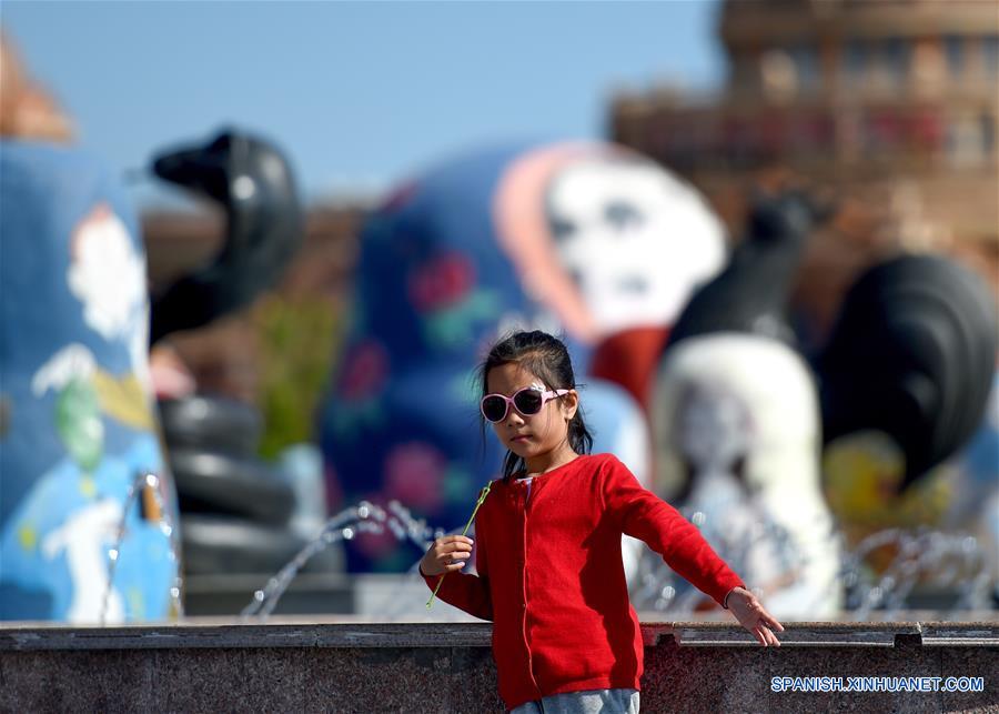 CHINA-MANZHOULI-PLAZA-MUÑECAS MATRYOSHKA 