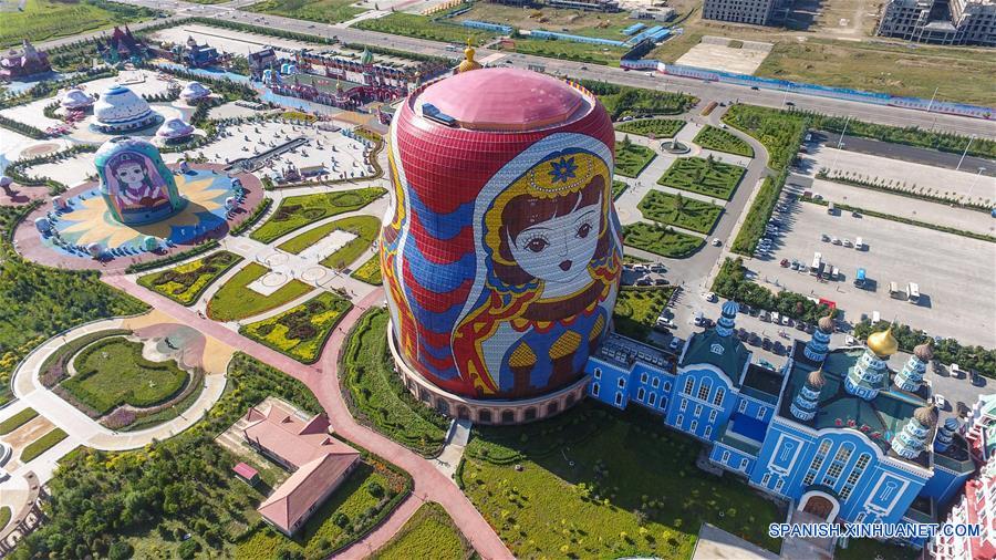 CHINA-MANZHOULI-PLAZA-MUÑECAS MATRYOSHKA 