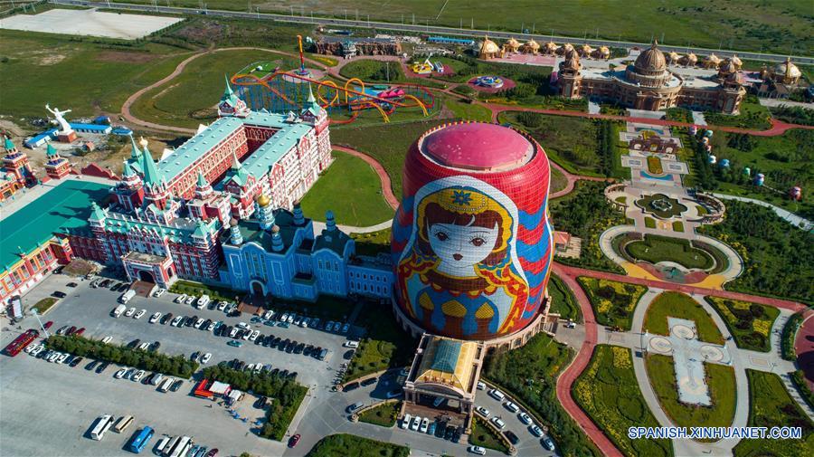 CHINA-MANZHOULI-PLAZA-MUÑECAS MATRYOSHKA 