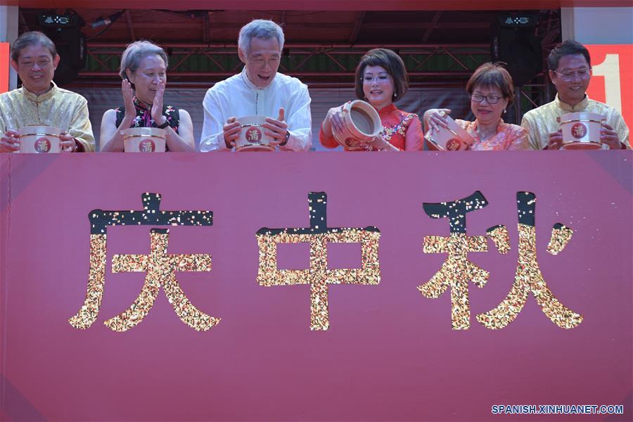 SINGAPUR-SINGAPUR-FESTIVAL DEL MEDIO OTOÑO-CEREMONIA DE ILUMINACION