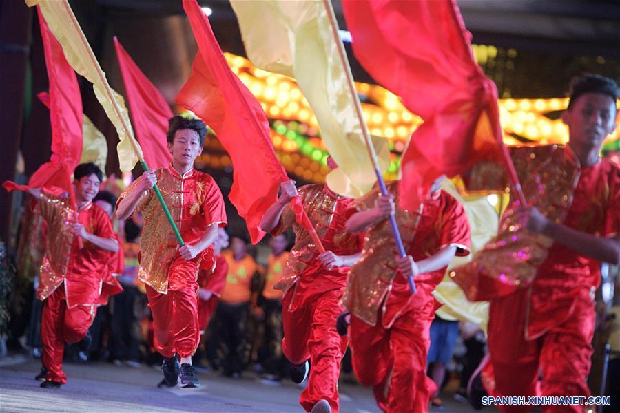 SINGAPUR-SINGAPUR-FESTIVAL DEL MEDIO OTOÑO-CEREMONIA DE ILUMINACION