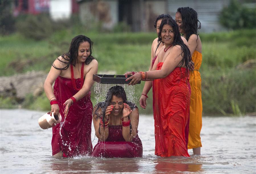 NEPAL-KATMANDU-FESTIVAL DE RISHI PANCHAMI