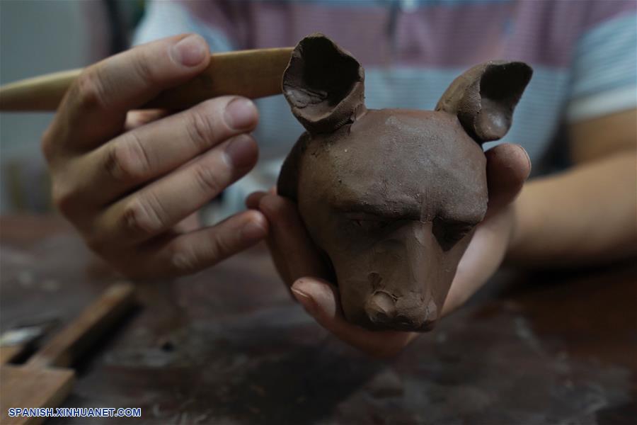 CHINA-JIANGSU-FIGURAS DE ARCILLA