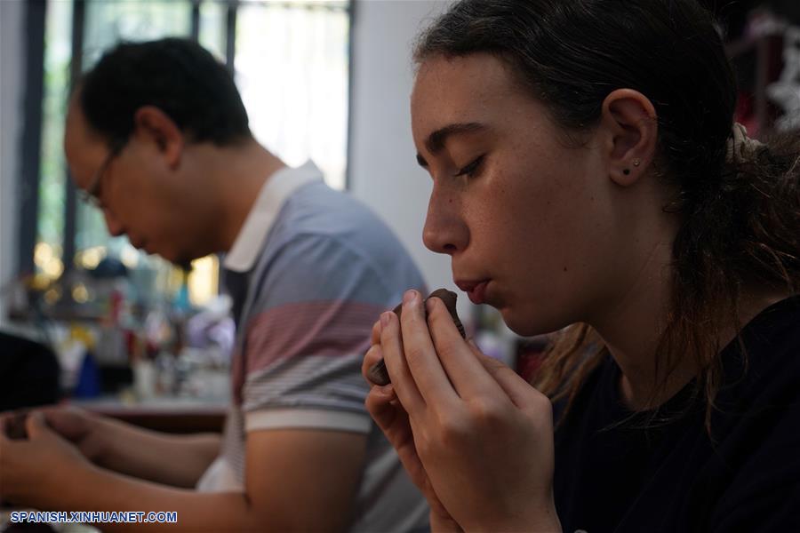 CHINA-JIANGSU-FIGURAS DE ARCILLA