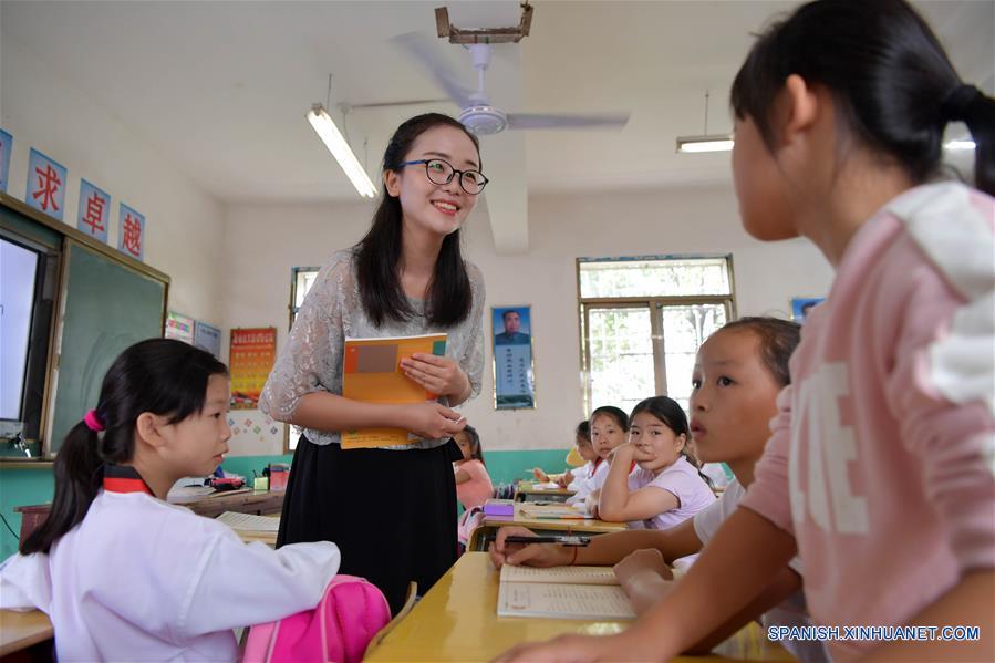 CHINA-JIANGXI-MAESTRA RURAL-SERIE