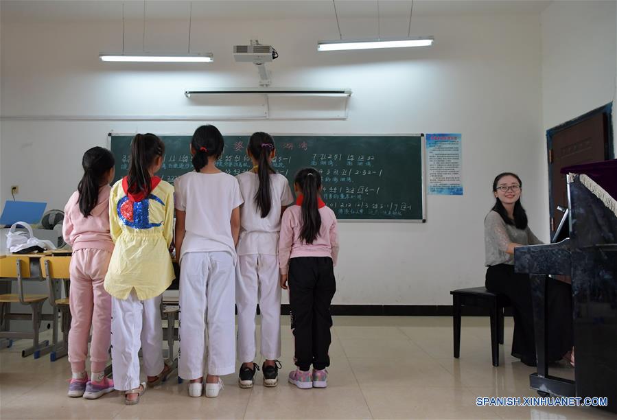 CHINA-JIANGXI-MAESTRA RURAL-SERIE