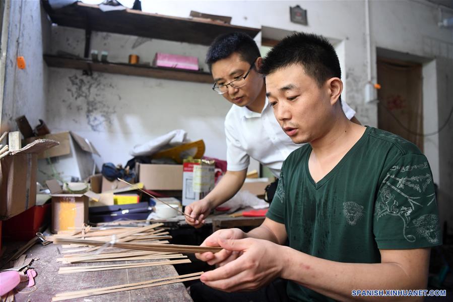 CHINA-CHONGQING-ABANICOS
