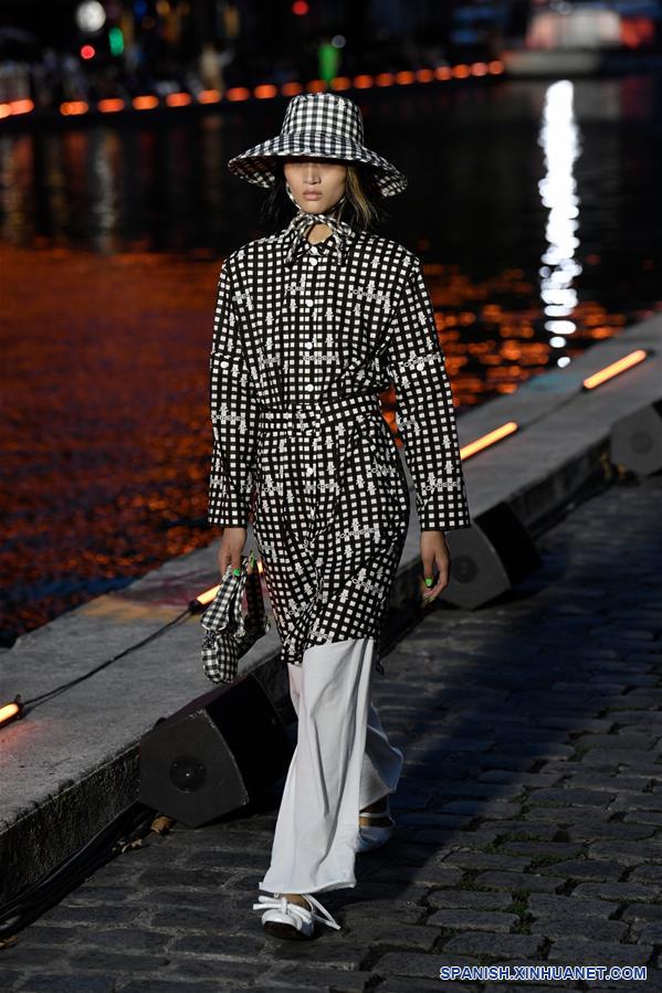FRANCIA-PARIS-SEMANA DE LA MODA-COURREGES