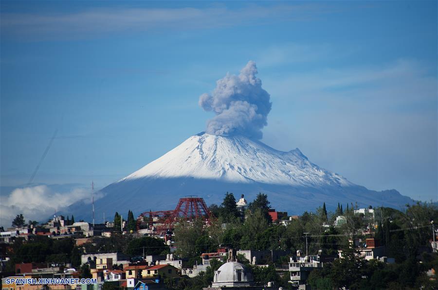 MEXICO-TLAXCALA-POPOCATEPETL