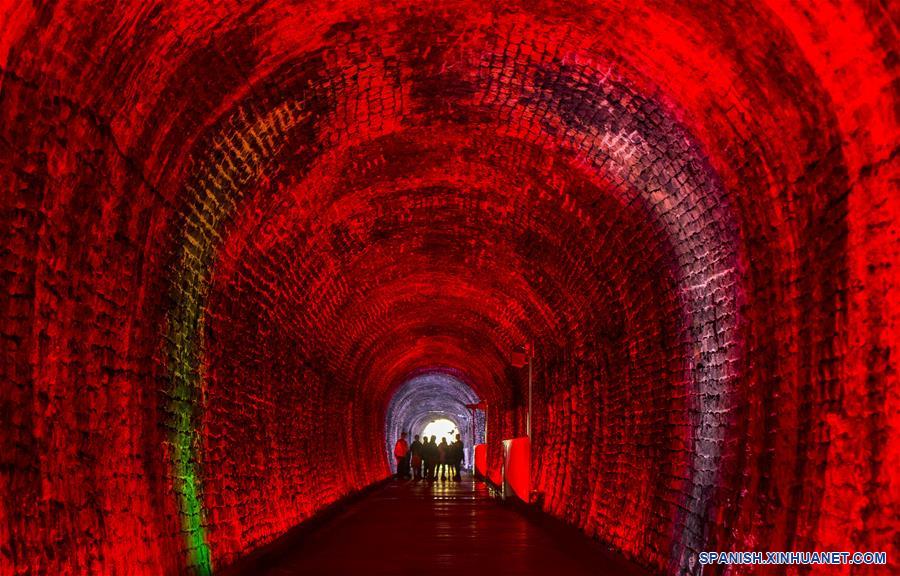 CANADA-ONTARIO-TUNEL DE FERROCARRIL-LUCES