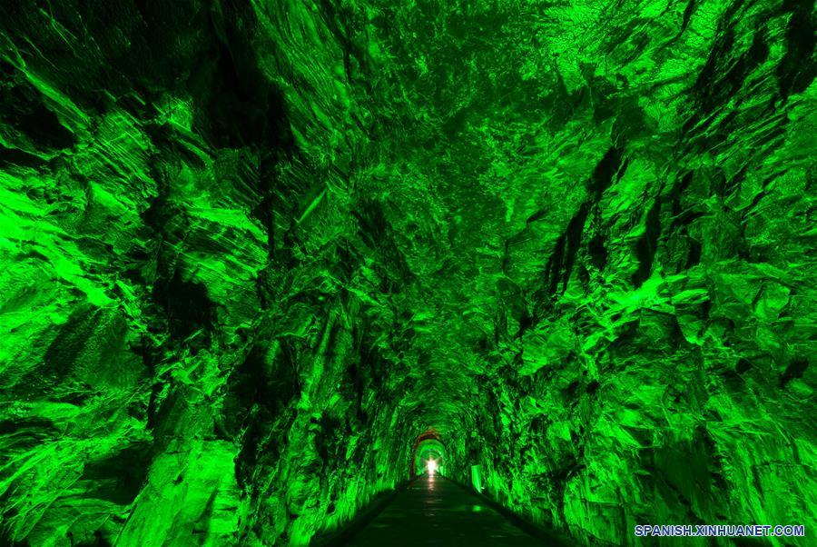 CANADA-ONTARIO-TUNEL DE FERROCARRIL-LUCES
