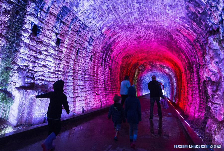 CANADA-ONTARIO-TUNEL DE FERROCARRIL-LUCES