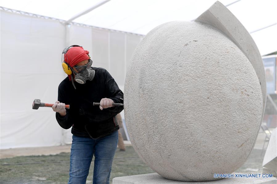 CHILE-SANTIAGO-ESCULTURA-SIMPOSIO