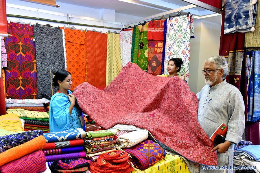 BANGLADESH-DHAKA-PATRIMONIO-TELARES MANUALES-FESTIVAL