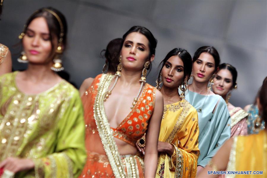 PAKISTAN-KARACHI-SEMANA DE LA MODA  