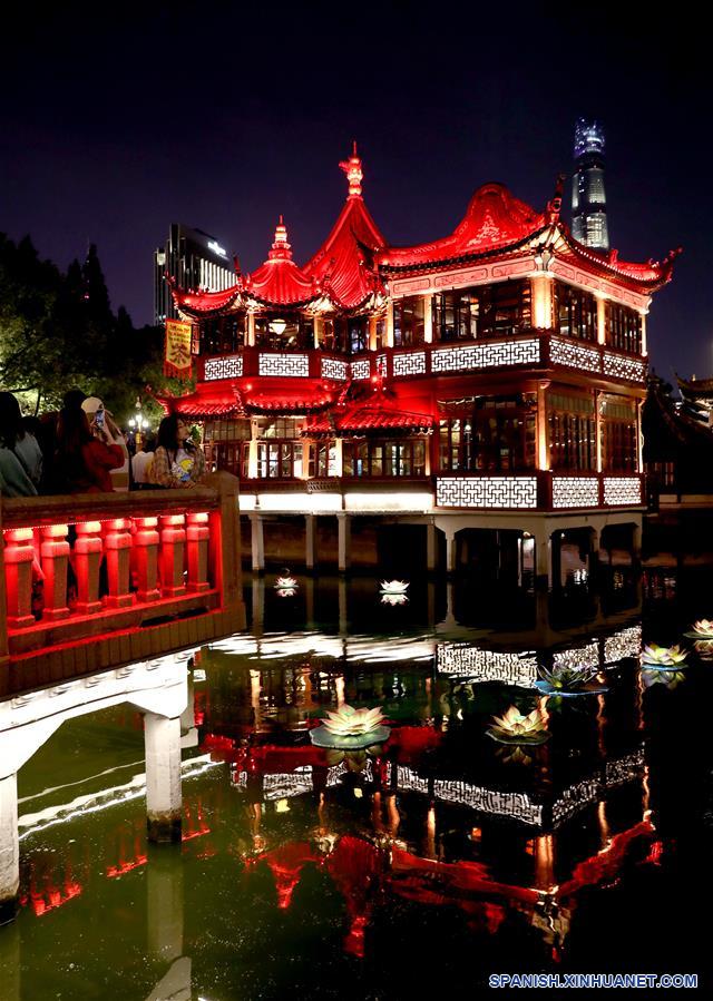 CHINA-SHANGHAI-JARDIN YUYUAN-VISTA NOCTURNA