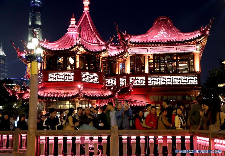 CHINA-SHANGHAI-JARDIN YUYUAN-VISTA NOCTURNA