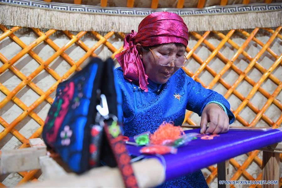 CHINA-MONGOLIA INTERIOR-HOHHOT-ARTESANIAS