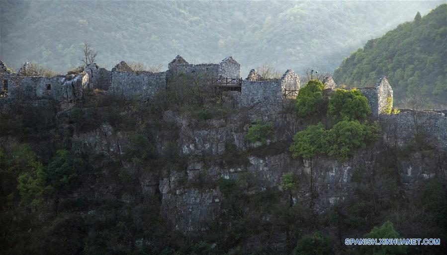 CHINA-HUBEI-NANZHANG-ALDEAS ANTIGUAS-RUINAS-SERIE
