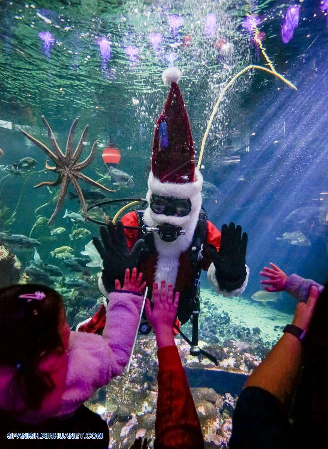 CANADA-VANCOUVER-BUCEO DE SANTA CLAUS