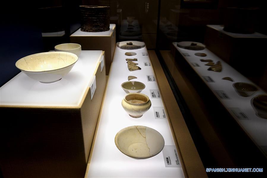 CHINA-HENAN-PORCELANA RU-SERIE