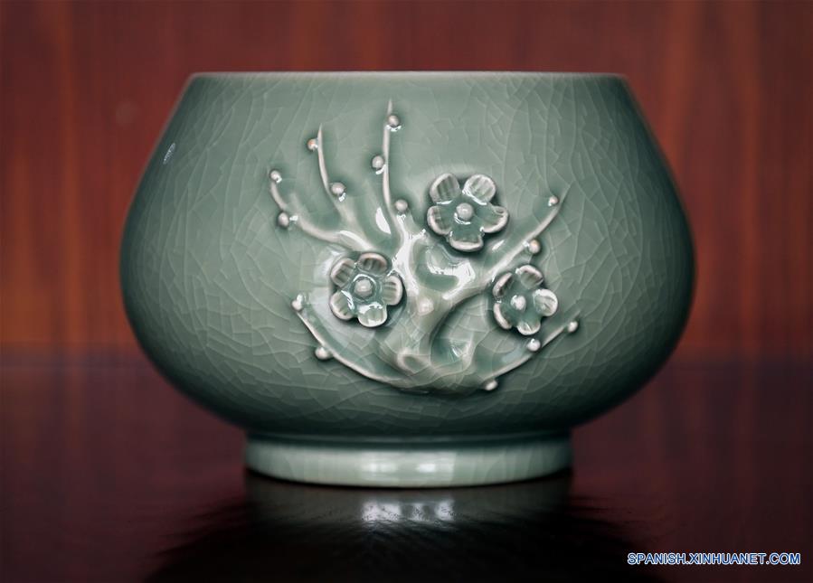 CHINA-HENAN-PORCELANA RU-SERIE