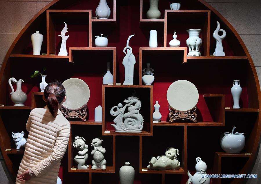 CHINA-HENAN-PORCELANA RU-SERIE
