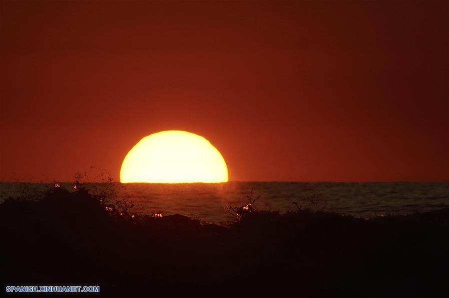 EL SALVADOR-LA LIBERTAD-PLAYA SAN BLAS-ATARDECER