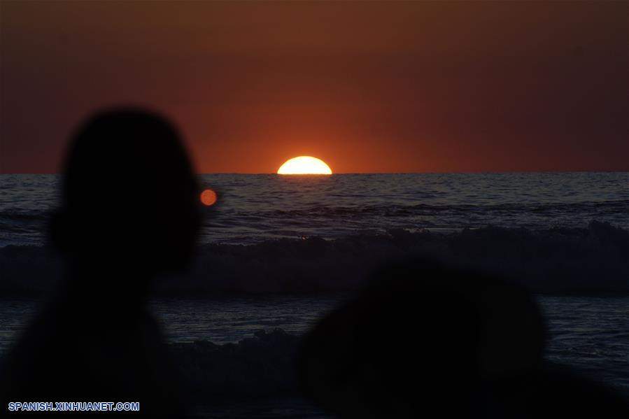 EL SALVADOR-LA LIBERTAD-PLAYA SAN BLAS-ATARDECER