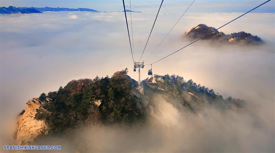 CHINA-SHAANXI-MONTE HUASHAN-MATENIMIENTO DEL TELEFERICO