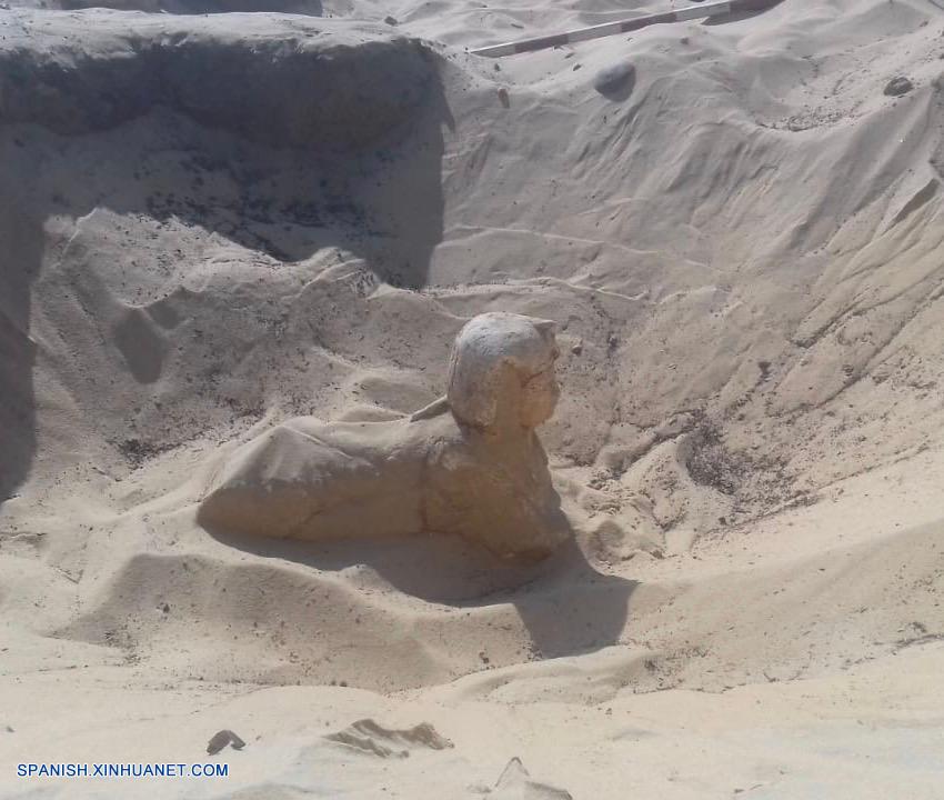 EGIPTO-MINYA-ESTATUA REAL DE ESFINGE