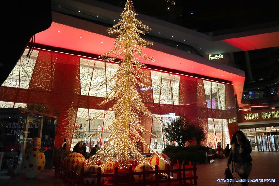 TURQUIA-ESTAMBUL-CENTRO COMERCIAL-ARBOL DE NAVIDAD