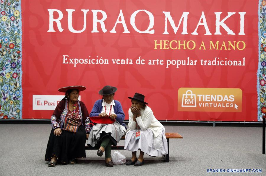 PERU-LIMA-FERIA-ARTE POPULAR 