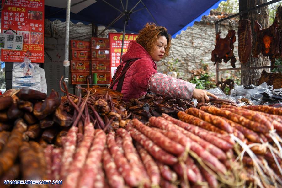 CHINA-SICHUAN-CHENGDU-VIDA COTIDIANA-EMBUTIDO