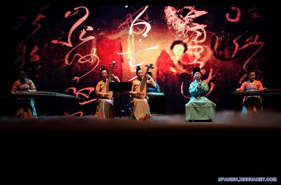 CHINA-HENAN-ZHENGZHOU-MUSICA ANTIGUA-CONCIERTO