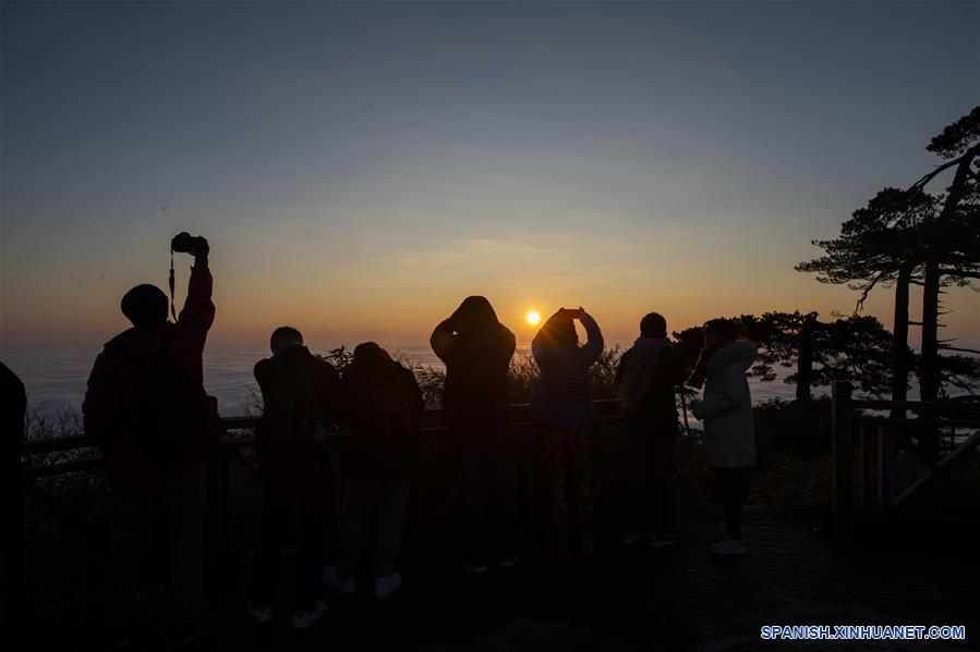 CHINA-JIANGXI-SHANGRAO-AÑO NUEVO-AMANECER