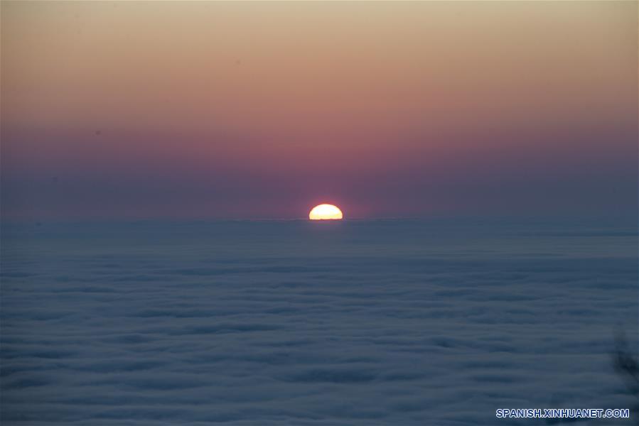 CHINA-JIANGXI-SHANGRAO-AÑO NUEVO-AMANECER