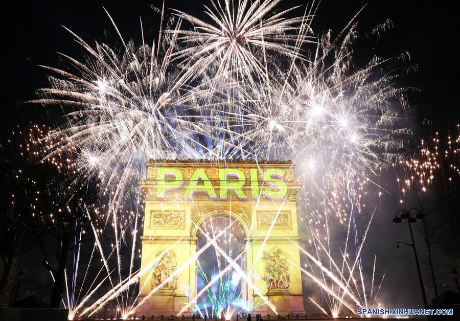 FRANCIA-PARIS-ARCO DEL TRIUNFO-FUEGOS ARTIFICIALES