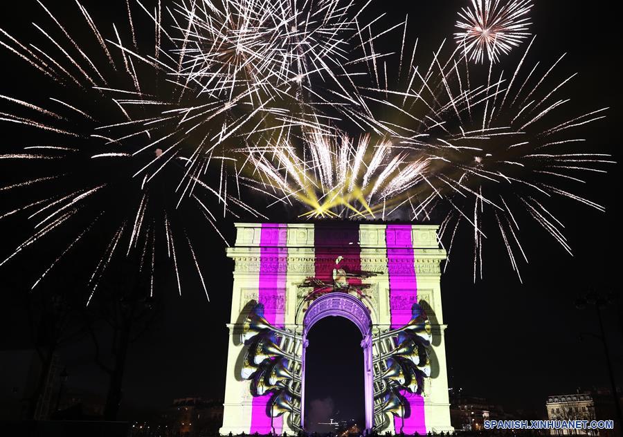 FRANCIA-PARIS-ARCO DEL TRIUNFO-FUEGOS ARTIFICIALES