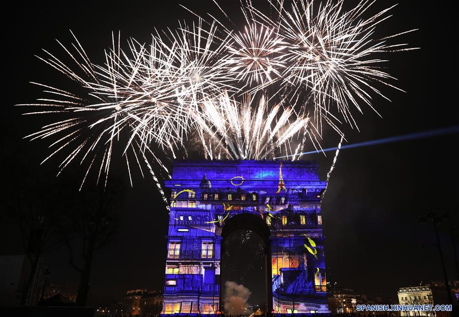 FRANCIA-PARIS-ARCO DEL TRIUNFO-FUEGOS ARTIFICIALES
