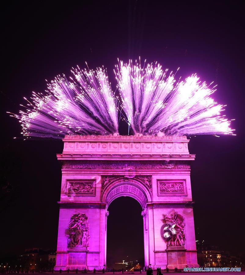 FRANCIA-PARIS-ARCO DEL TRIUNFO-FUEGOS ARTIFICIALES